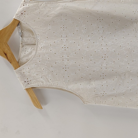 Zara pullover Cream Eyelet Size Large Top Sleeveless Cropped Blouse Cotton Blend - Picture 2 of 8